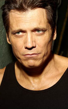 Holt McCallany